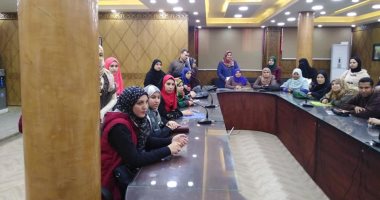 صور.. بدء توقيع العقود المؤقتة للناجحين فى "مسابقة التعليم" بالقليوبية
