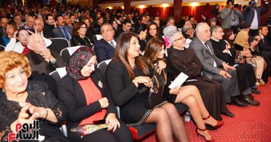 هالة صدقى تهدى تكريمها بالمركز الكاثوليكى لشهداء نيوزيلندا