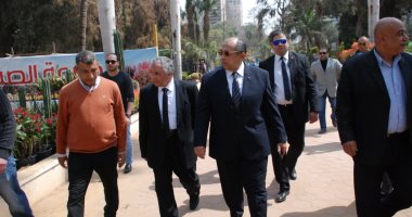 صور.. وزير الزراعة يتفقد معرض زهور الربيع تمهيدا لافتتاحه غدا الخميس
