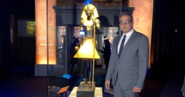 قبل افتتاحه بساعات.. شاهد وزير الآثار يتفقد معرض توت عنخ آمون فى فرنسا  