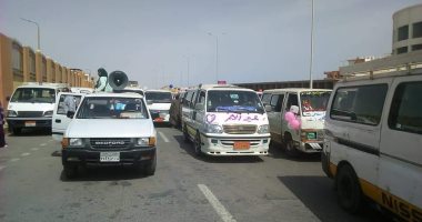 صور.. توزيع الورود على الأمهات بموانئ البحر الأحمر  
