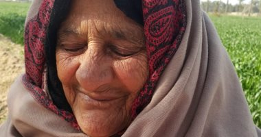 عيد على ست الحبايب.. "عبدالخالق" لوالدته: "أدعو الله لها بالصحة والستر والسعادة"