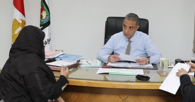 صور.. محافظ سوهاج يوجه بعلاج طفلة تعانى من عيب خلقى بالقلب