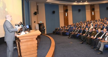 وزير الإسكان: تنفيذ 19 محطة لتحلية مياه البحر بطاقة إجمالية 682 ألف م3 يومياً..صور