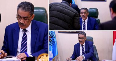 ضياء رشوان يبدأ أولى مهامه بعد فوزه بمنصب نقيب الصحفيين.. يستقبل وفدا من "الإعلاميين" ورئيس "العربى لحقوق الإنسان".. ومحررو النقابة يلتقطون سيلفى "الفول والطعمية"مع النقيب.. ويؤكد: سأحاسب من يخالف ميثاق الشرف 