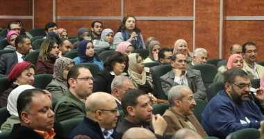 صور..رئيس المصرية للمطارات يجتمع بالعاملين للوقوف على آخر مستجدات الشركة