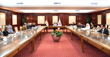 وزيرة الصحة تبحث مع "العليا للأورام" توحيد بروتوكولات العلاج 