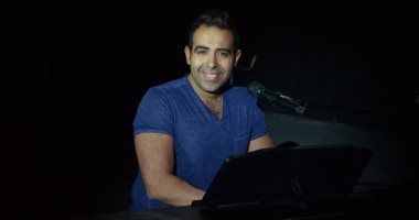 صور.. محمد عدوية يجرى بروفات حفله المقبل