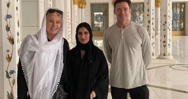 هيو جاكمان فى رحلة سفارى بصحراء دبى ويزور مسجد الشيخ زايد بأوظبى..فيديو