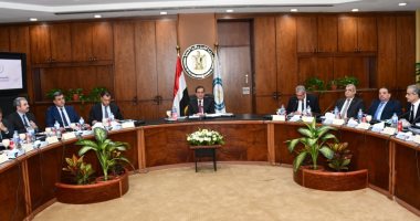 وزير البترول يشدد على شركات النقل وتسويق المنتجات البترولية تأهيل السائقين