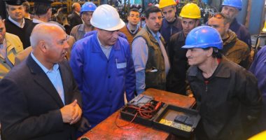 صور.. وزير النقل يوجه باستغلال المحلات المغلقة بمول محطة مصر