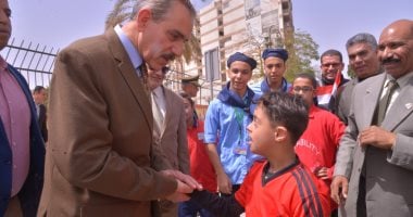 فيديو وصور.. محافظ أسيوط يشهد ماراثون جرى لتلاميذ متلازمة داون والطلاب الموهوبين
