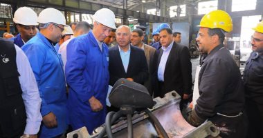 وزير النقل يتفقد محطتى القاهرة والجيزة ويوجه بعدم التهاون فى إجراءات الصيانة