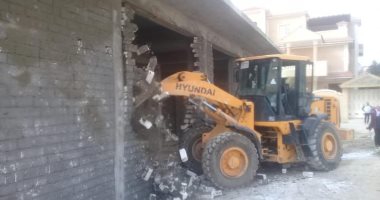 صور.. حملات لإزالة التعدى على حرم السكة الحديد ببرج العرب