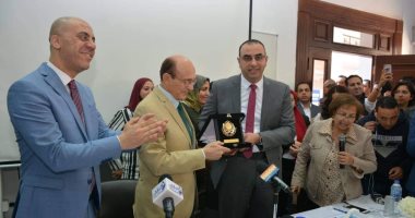 صور.. منح محمد صبحى جائزة الوفاء باسم زوجته الراحلة نيفين رامز
