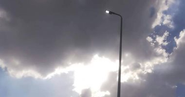 شكوى من إضاءة أعمدة الكهرباء نهارا بمحور صفط اللبن