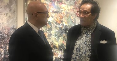 صور.. فاروق حسنى: هناك تطور فى أعمال نازلى مدكور وألوانها جريئة وعفوية