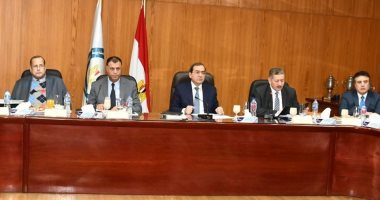 وزير البترول يطالب بترشيد النفقات وزيادة نسبة المكون المحلى بمشروعات التكرير