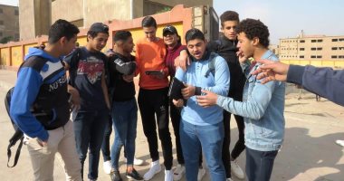 "التعليم" توفر نماذج استرشادية لتدريب طلاب أولى ثانوى على الأسئلة واختيار الإجابة الصحيحة.. وتؤكد: تقييم الأسئلة على أساس تدريجى لقياس مستوى التحصيل.. طارق شوقى: نريد فرصة تعليم لأبنائنا بدلاً من النجاح الزائف