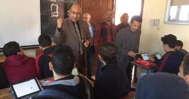 مدير إدارة بنها التعليمية للطلاب: لا داعى للقلق من الامتحان التجريبى