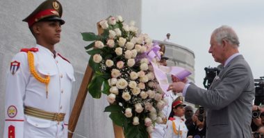 الأمير البريطانى تشارلز يشارك فى وضع إكليل الزهور فى نصب خوسيه مارتى فى هافانا