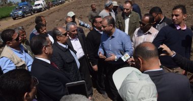 محافظ بنى سويف ووزير الزراعة يفتتحان موسم زراعة القطن بمحطة سدس للبحوث