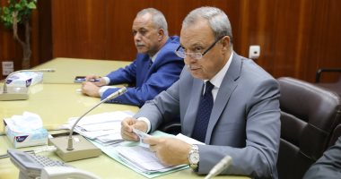 محافظ قنا يعقد اللقاء الإسبوعى المفتوح لبحث شكاوى وطلبات المواطنين