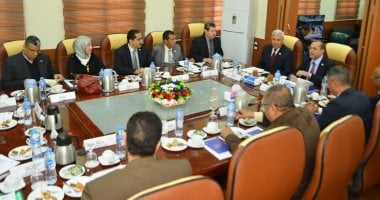  محافظ مطروح يترأس اجتماع مجلس الجامعة لبحث المشاركة فى تنميةالمحافظة