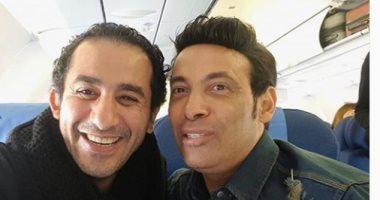 سعد الصغير لـ أحمد حلمى على متن الطائرة:"التواضع كله أبو قلب أبيض"