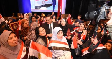 صور ..محافظ البحيرة يكرم المثاليات ويمنح رحلات عمرة لأمهات الشهداء
