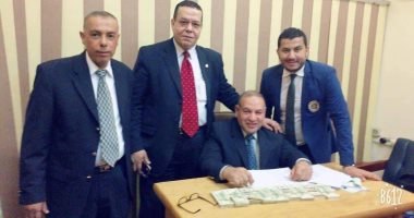 سلطات مطار القاهرة تحبط محاولة تهريب نقد أجنبى مع راكب كينى