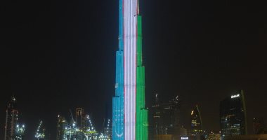برج خليفة يتزين بعلم دولة أوزبكستان اثناء زيارة رئيسها للإمارات