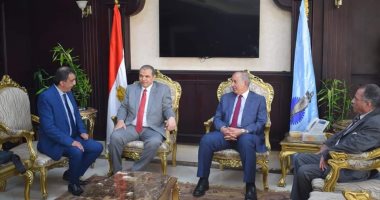 صور.. محافظ البحر الأحمر يستقبل وزير القوى العاملة بديوان عام المحافظة