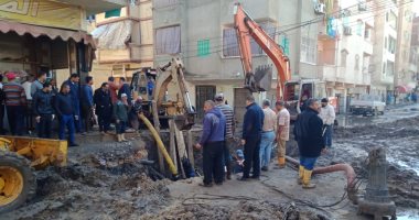 صور.. محافظ البحيرة يوجه بسرعة إصلاح كسر خط المياه الرئيسى بدمنهور