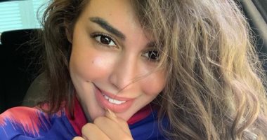 ياسمين صبرى فى صورة جديدة بتيشيرت نادى برشلونة 