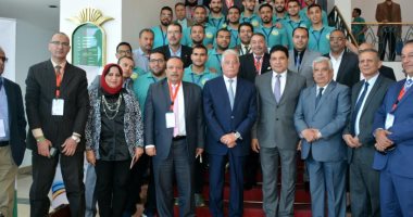 صور محافظ جنوب سيناء يزور معرض مؤتمر الطاقة المتجددة بشرم الشيخ 