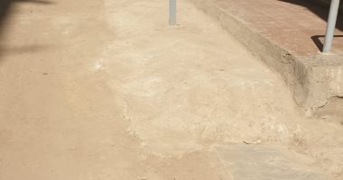 شكوى من زرع مواسير حديدية أمام العمارات بمنطقة الحرفيين