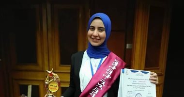 طالبة بصيدلة النهضة تحصد المركز الثالث فى مسابقة الطالب والطالبة المثاليين