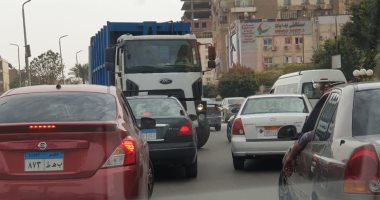 فى شارع حسن مأمون.. هشام التقط صورة لسيارة نفايات تسير عكس الاتجاه