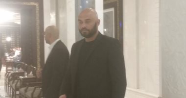 أشرف زكى ويسرا اللوزى أول الحاضرين لعزاء حماة أمير كرارة ووالدة أحمد صلاح حسنى 