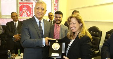 صور.. محافظ المنوفية يستقبل سفيرة البرتغال ويشهدان إحتفالية بإحدى المدارس