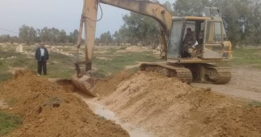 تطهير مصرف الرى غرب الإسكندرية لخفض المياه الجوفية بمدارس رابعة العدوية 