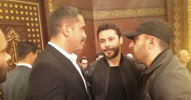 صور.. السقا وياسمين صبرى ودياب فى عزاء حماة أمير كرارة ووالدة أحمد صلاح حسنى