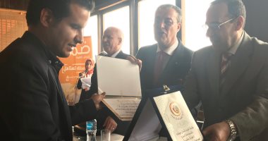 محافظ شمال سيناء يكرم عددا من الأطباء فى يوم الطبيب السيناوى