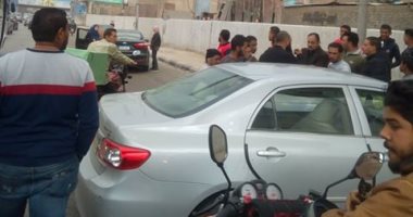قارئ يرصد اصطدام سيارة بالرصيف على المحور باتجاه ميدان لبنان.. صور