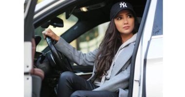 أيقونة الأناقة.. مى عمر فى 10 إطلالات مختلفة