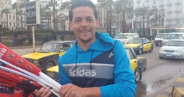 صور.. أعلام الزمالك الأكثر مبيعا بالأسكندرية