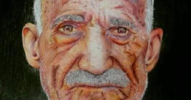 تبدع بريشة والألوان وتخطف الأنظار.. "فاطمة" ترسم الشخصيات طبق الأصل