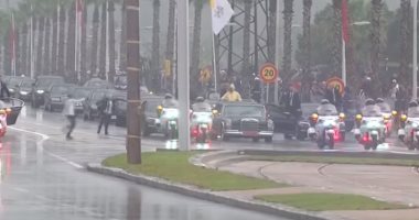 فيديو.. مجهول يقتحم موكب بابا الفاتيكان ويتجه نحو العاهل المغربى