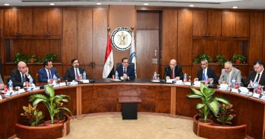 وزير البترول يبحث مع رؤساء الشركات العالمية تنفيذ برنامج تأهيل الشباب